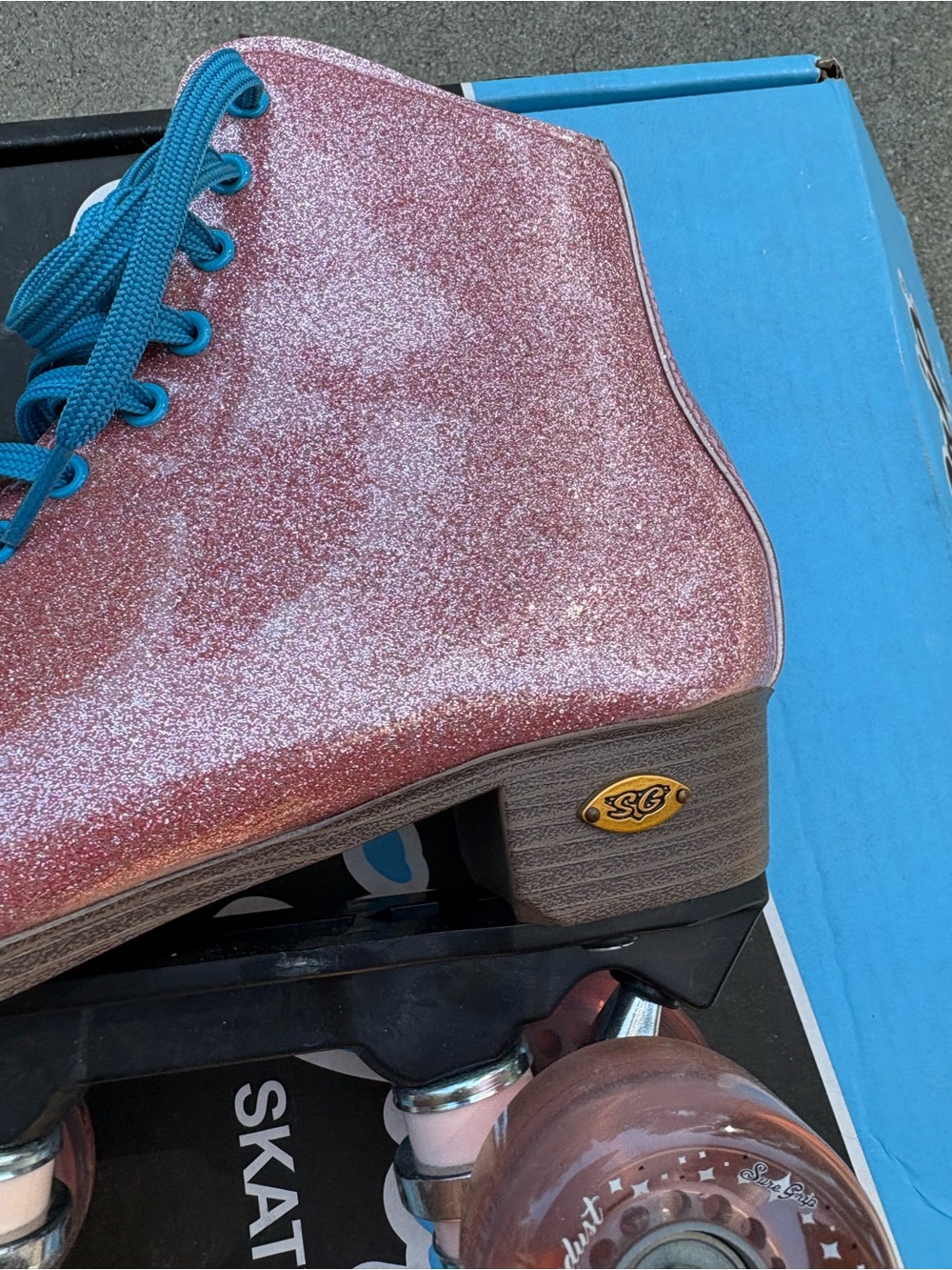 Adult Glitter Pink Roller Skates with Blue Laces - Picture 10 of 12